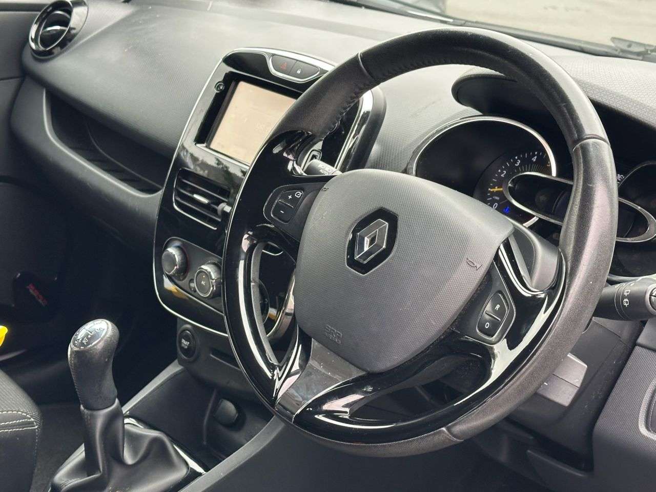 A 2014 RENAULT CLIO 1.5 dCi Dynamique MediaNav Hatchback 5dr Diesel Manual Euro 5 (s/s) (90 ps) A 2014 RENAULT CLIO 1.5 dCi Dynamique MediaNav Hatchback 5dr Diesel Manual Euro 5 (s/s) (90 ps)