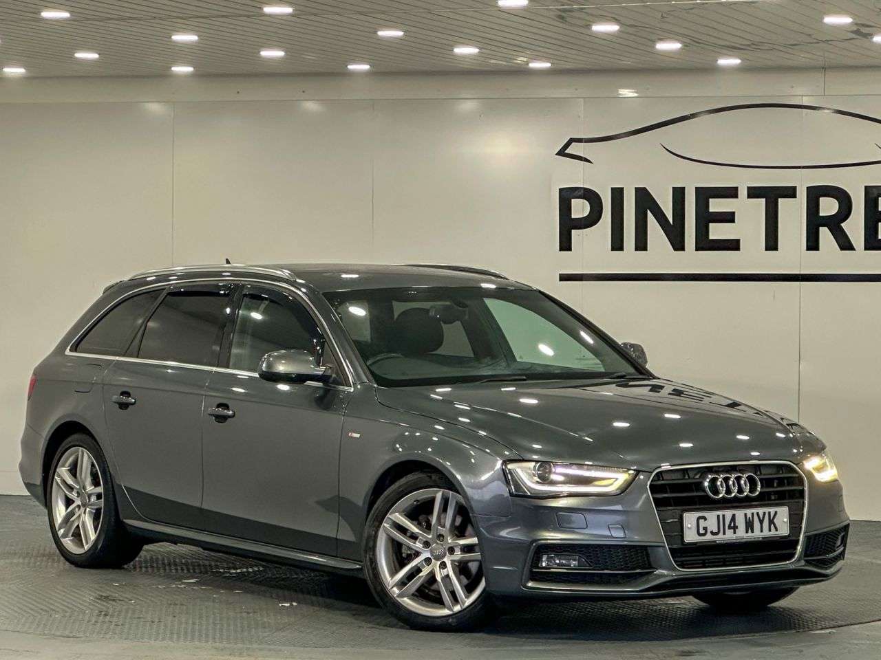 A 2014 AUDI A4 AVANT TDI S LINE A 2014 AUDI A4 AVANT TDI S LINE