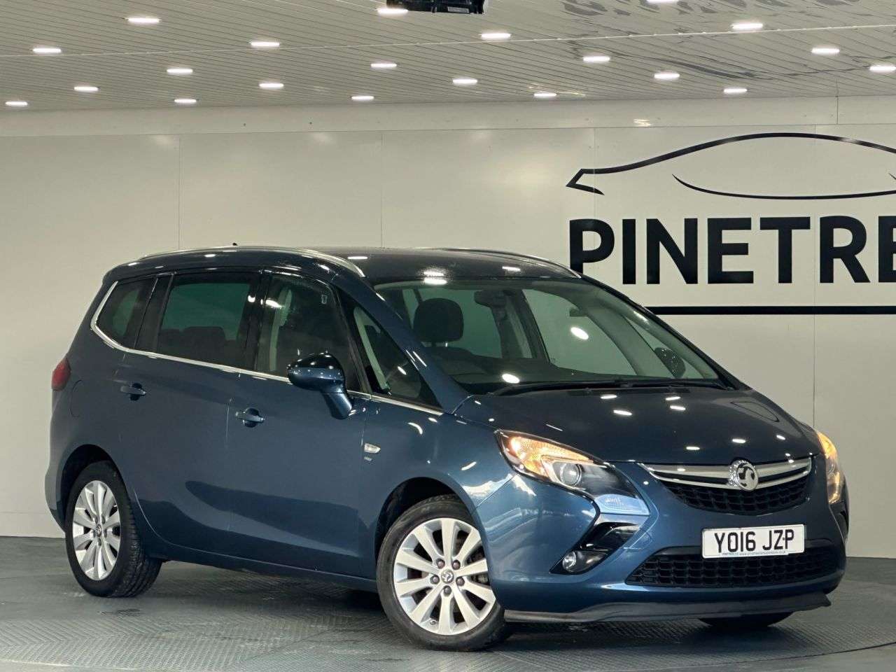 A 2019 VOLKSWAGEN PASSAT 2.0 TDI SE Business Estate 5dr Diesel Manual Euro 6 (s/s) (150 ps) A 2019 VOLKSWAGEN PASSAT 2.0 TDI SE Business Estate 5dr Diesel Manual Euro 6 (s/s) (150 ps)