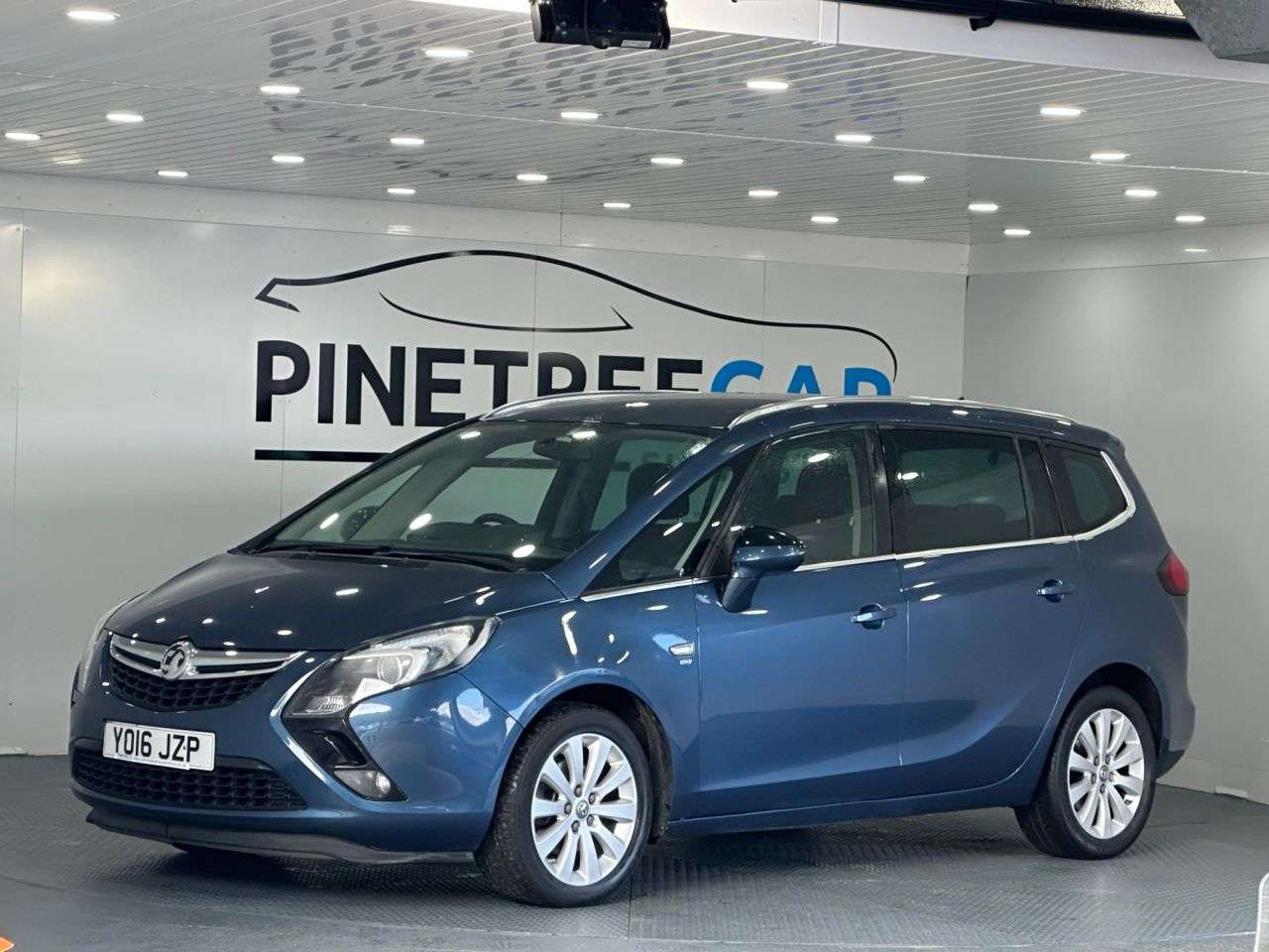 A 2019 VOLKSWAGEN PASSAT 2.0 TDI SE Business Estate 5dr Diesel Manual Euro 6 (s/s) (150 ps) A 2019 VOLKSWAGEN PASSAT 2.0 TDI SE Business Estate 5dr Diesel Manual Euro 6 (s/s) (150 ps)