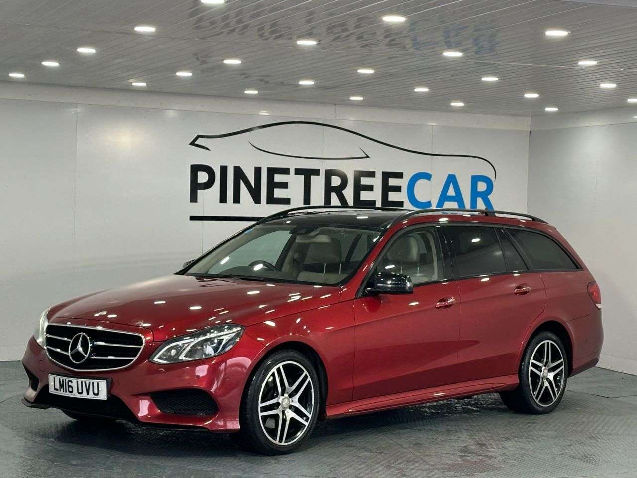 A 2016 MERCEDES-BENZ E-CLASS 2.1 E220 BlueTEC AMG Night Edition (Premium Plus) Estate 5dr Diesel G-Troni A 2016 MERCEDES-BENZ E-CLASS 2.1 E220 BlueTEC AMG Night Edition (Premium Plus) Estate 5dr Diesel G-Troni