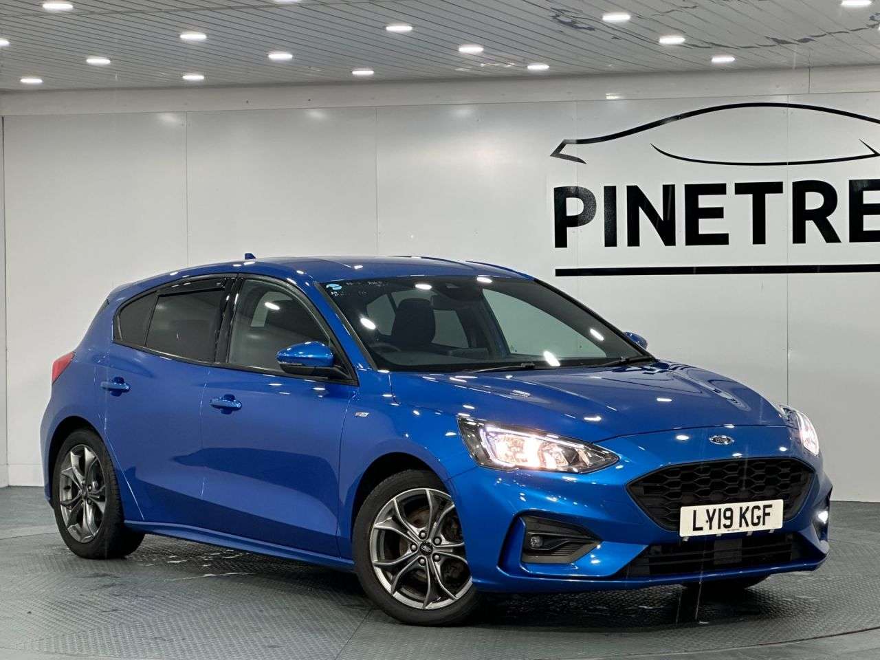 A 2019 FORD FOCUS 1.0T EcoBoost ST-Line Hatchback 5dr Petrol Manual Euro 6 (s/s) (125 ps) A 2019 FORD FOCUS 1.0T EcoBoost ST-Line Hatchback 5dr Petrol Manual Euro 6 (s/s) (125 ps)