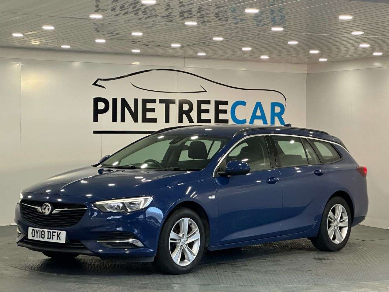 A 2018 VAUXHALL INSIGNIA 1.5i Turbo Design Nav Sports Tourer 5dr Petrol Manual Euro 6 (s/s) (165 ps) A 2018 VAUXHALL INSIGNIA 1.5i Turbo Design Nav Sports Tourer 5dr Petrol Manual Euro 6 (s/s) (165 ps)