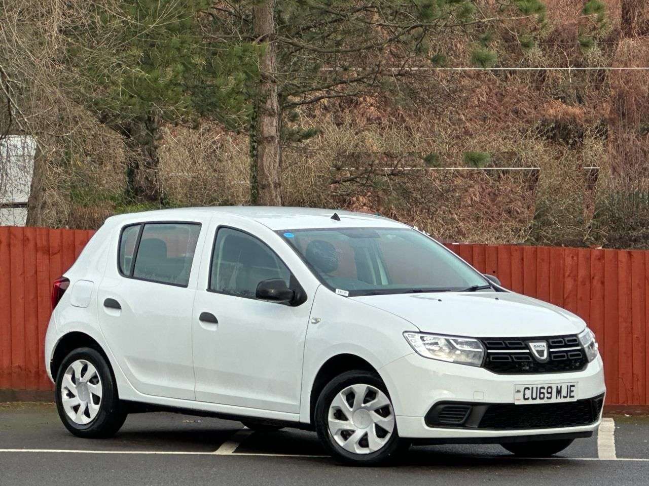 A 2019 DACIA SANDERO 0.9 TCe Essential Hatchback 5dr Petrol Manual Euro 6 (s/s) (90 ps) A 2019 DACIA SANDERO 0.9 TCe Essential Hatchback 5dr Petrol Manual Euro 6 (s/s) (90 ps)