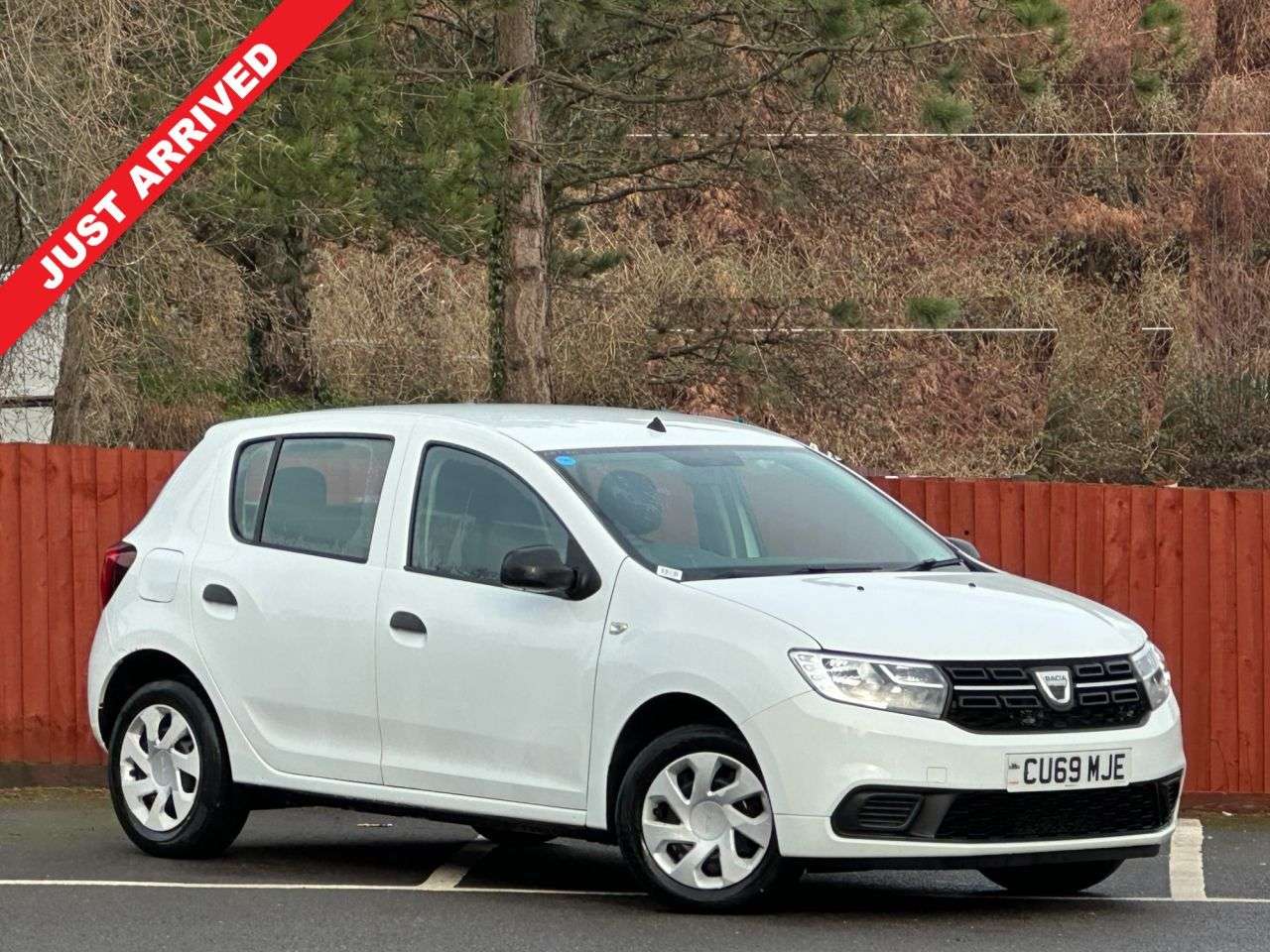 A 2019 DACIA SANDERO 0.9 TCe Essential Hatchback 5dr Petrol Manual Euro 6 (s/s) (90 ps) A 2019 DACIA SANDERO 0.9 TCe Essential Hatchback 5dr Petrol Manual Euro 6 (s/s) (90 ps)