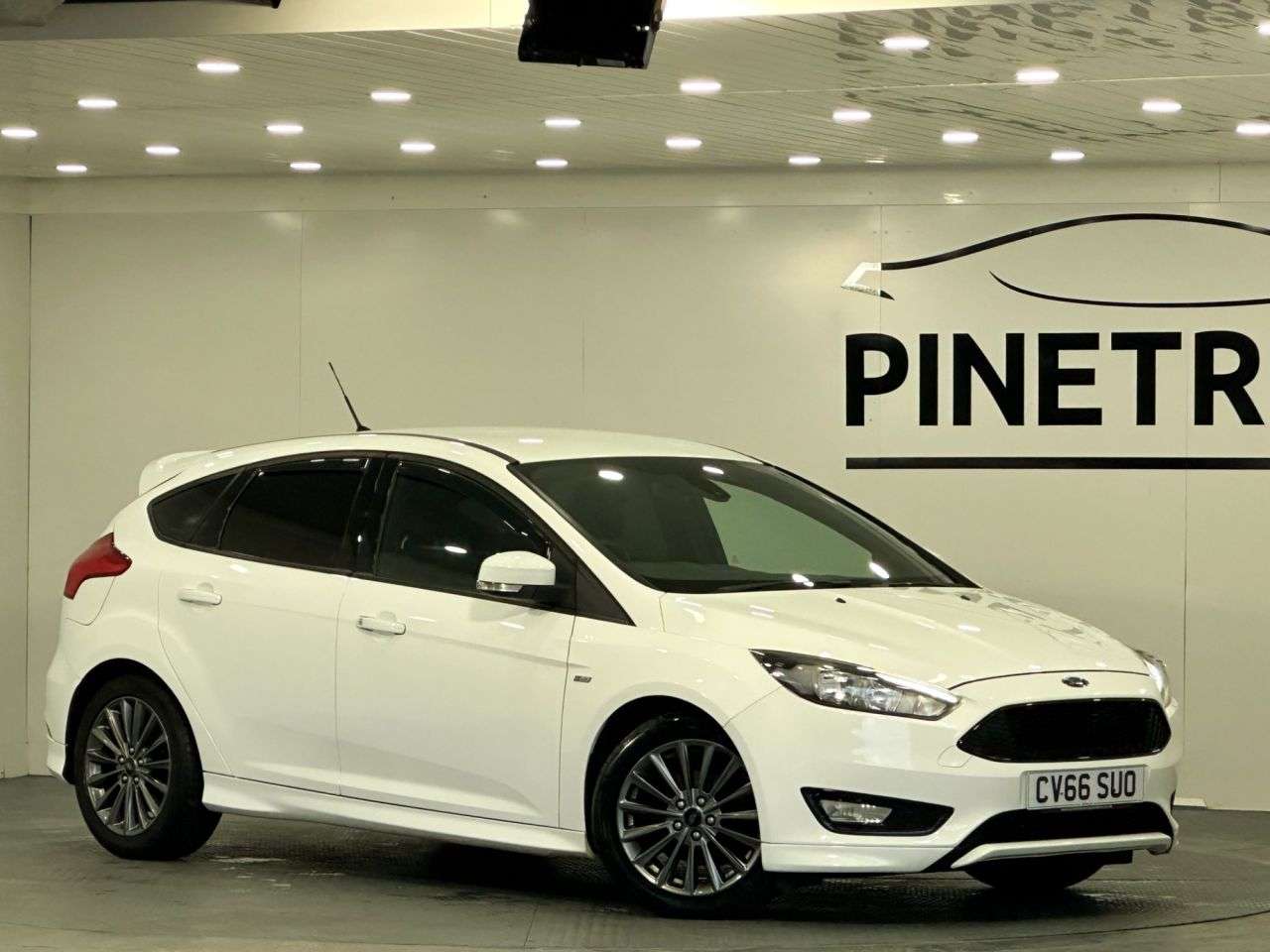 A 2016 FORD FOCUS 1.0T EcoBoost ST-Line Hatchback 5dr Petrol Manual Euro 6 (s/s) (125 ps) A 2016 FORD FOCUS 1.0T EcoBoost ST-Line Hatchback 5dr Petrol Manual Euro 6 (s/s) (125 ps)