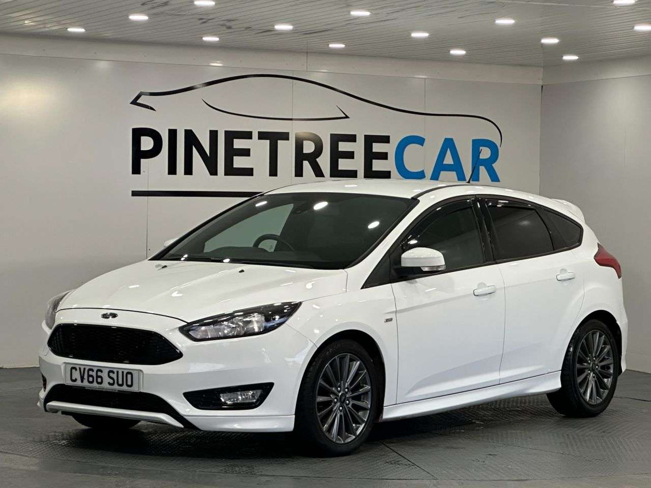 A 2016 FORD FOCUS 1.0T EcoBoost ST-Line Hatchback 5dr Petrol Manual Euro 6 (s/s) (125 ps) A 2016 FORD FOCUS 1.0T EcoBoost ST-Line Hatchback 5dr Petrol Manual Euro 6 (s/s) (125 ps)