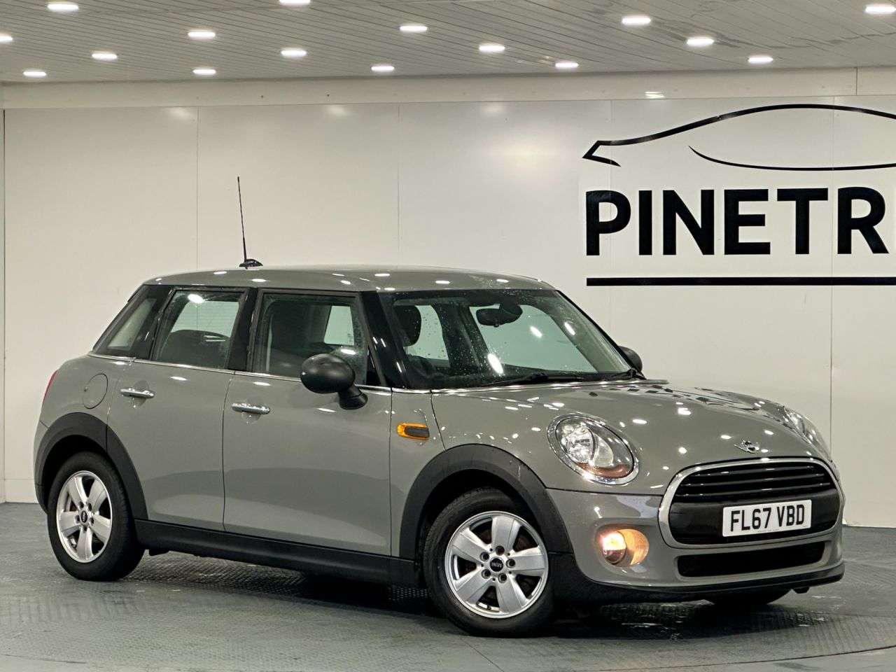 A 2017 MINI HATCH 1.2 One Hatchback 5dr Petrol Manual Euro 6 (s/s) (102 ps) A 2017 MINI HATCH 1.2 One Hatchback 5dr Petrol Manual Euro 6 (s/s) (102 ps)