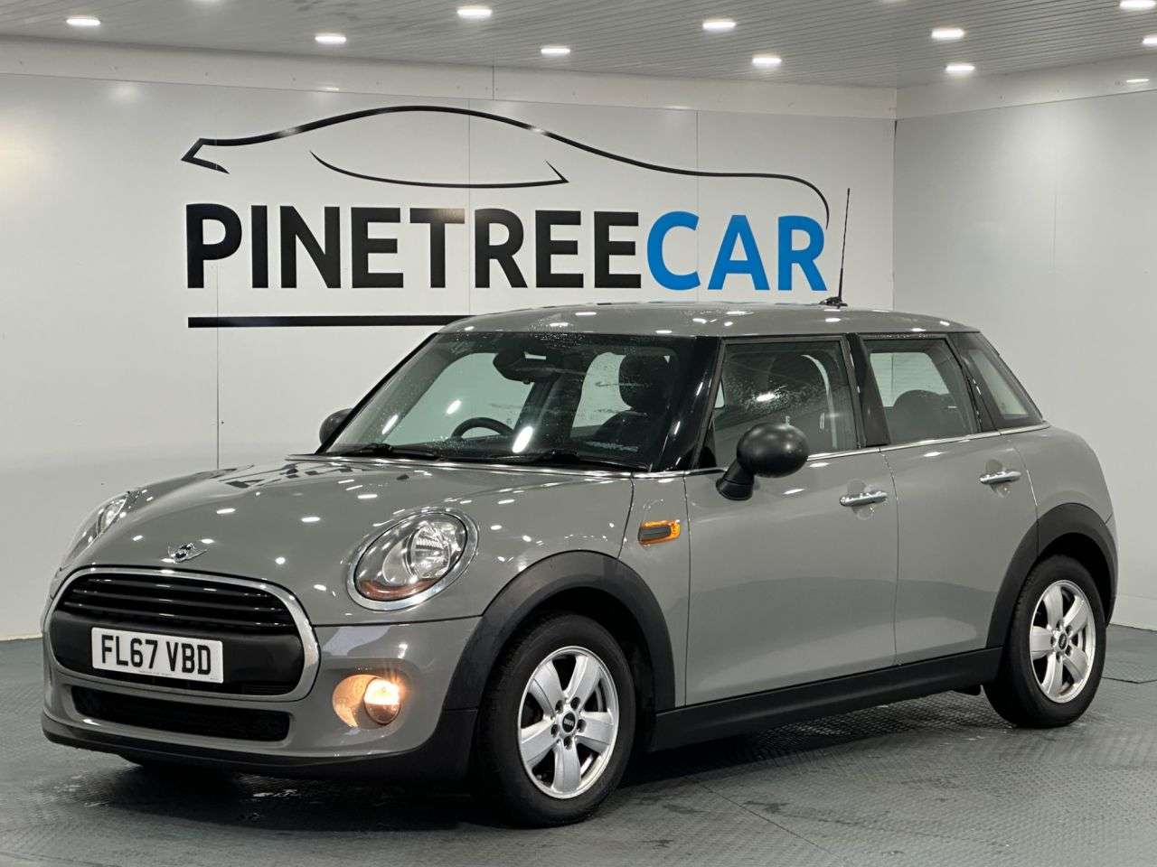 A 2017 MINI HATCH 1.2 One Hatchback 5dr Petrol Manual Euro 6 (s/s) (102 ps) A 2017 MINI HATCH 1.2 One Hatchback 5dr Petrol Manual Euro 6 (s/s) (102 ps)