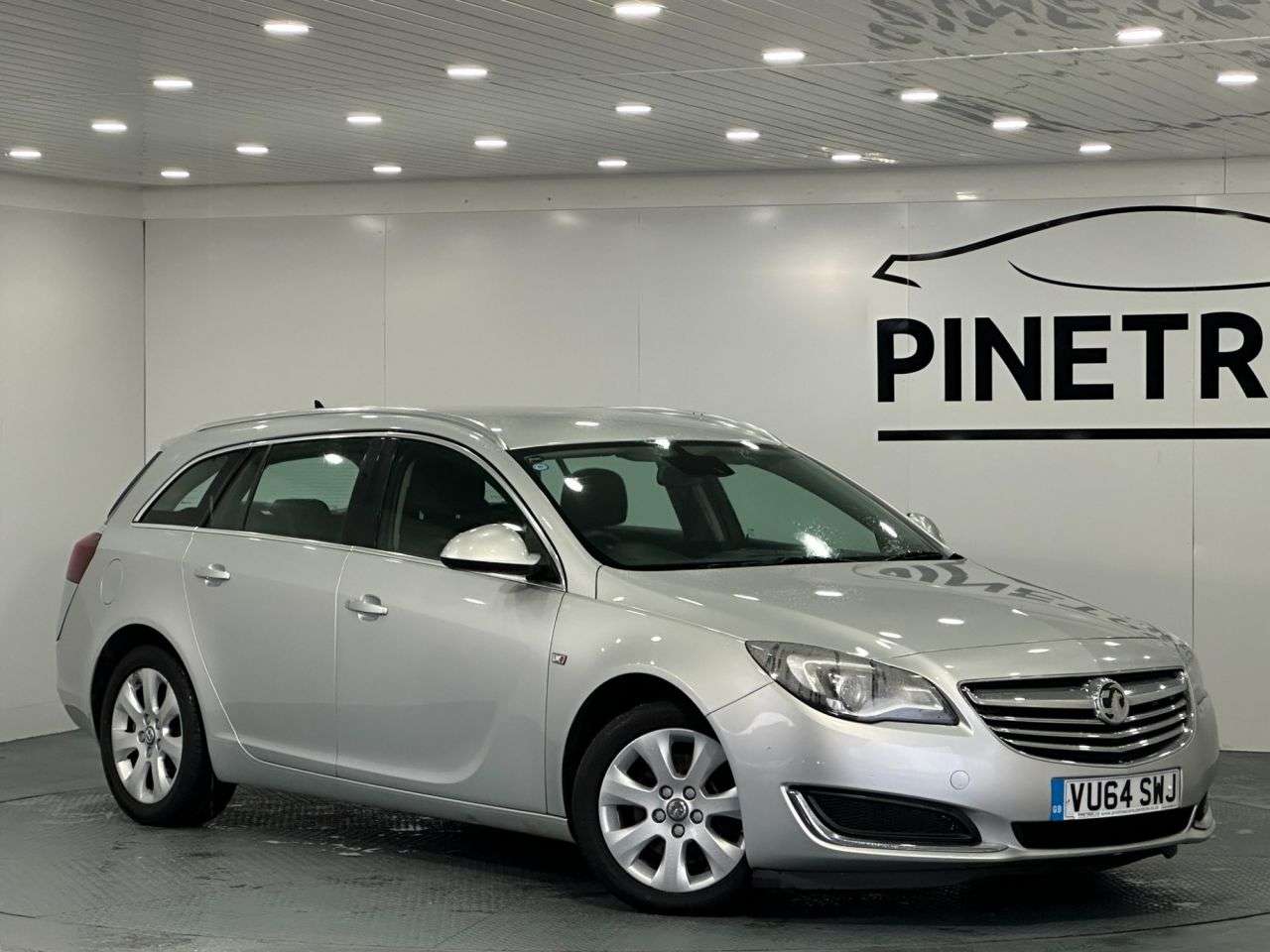 A 2014 VAUXHALL INSIGNIA 2.0 CDTi ecoFLEX Tech Line Sports Tourer 5dr Diesel Manual Euro 5 (s/s) (14 A 2014 VAUXHALL INSIGNIA 2.0 CDTi ecoFLEX Tech Line Sports Tourer 5dr Diesel Manual Euro 5 (s/s) (14