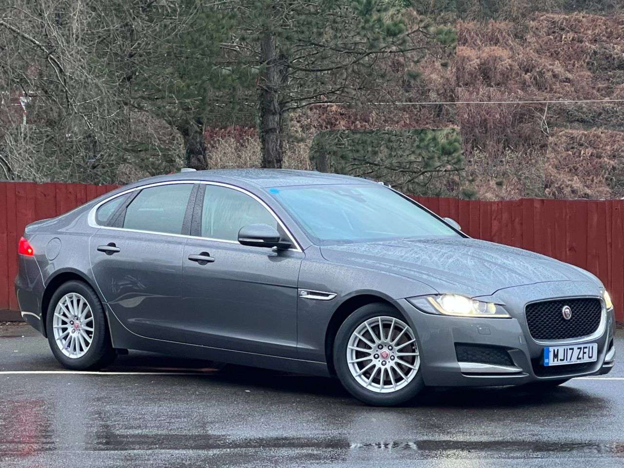 A 2017 JAGUAR XF 2.0d Prestige Saloon 4dr Diesel Manual Euro 6 (s/s) (163 ps) A 2017 JAGUAR XF 2.0d Prestige Saloon 4dr Diesel Manual Euro 6 (s/s) (163 ps)