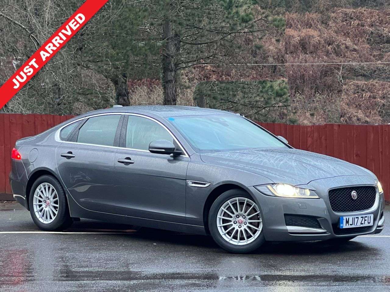 A 2017 JAGUAR XF 2.0d Prestige Saloon 4dr Diesel Manual Euro 6 (s/s) (163 ps) A 2017 JAGUAR XF 2.0d Prestige Saloon 4dr Diesel Manual Euro 6 (s/s) (163 ps)