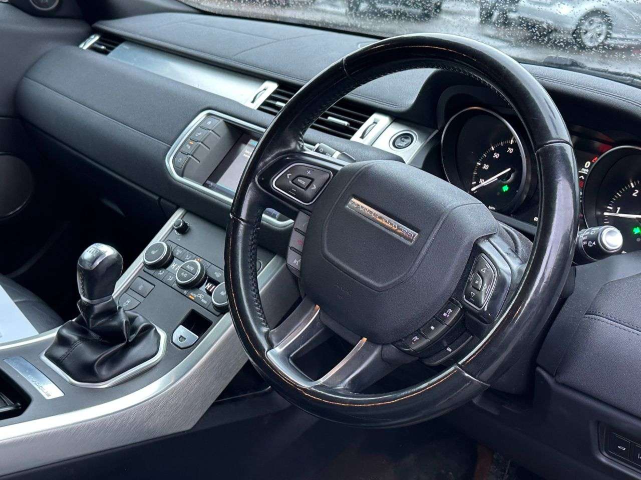 A 2018 LAND ROVER RANGE ROVER EVOQUE 2.0 eD4 SE SUV 5dr Diesel Manual FWD Euro 6 (s/s) (150 ps) A 2018 LAND ROVER RANGE ROVER EVOQUE 2.0 eD4 SE SUV 5dr Diesel Manual FWD Euro 6 (s/s) (150 ps)