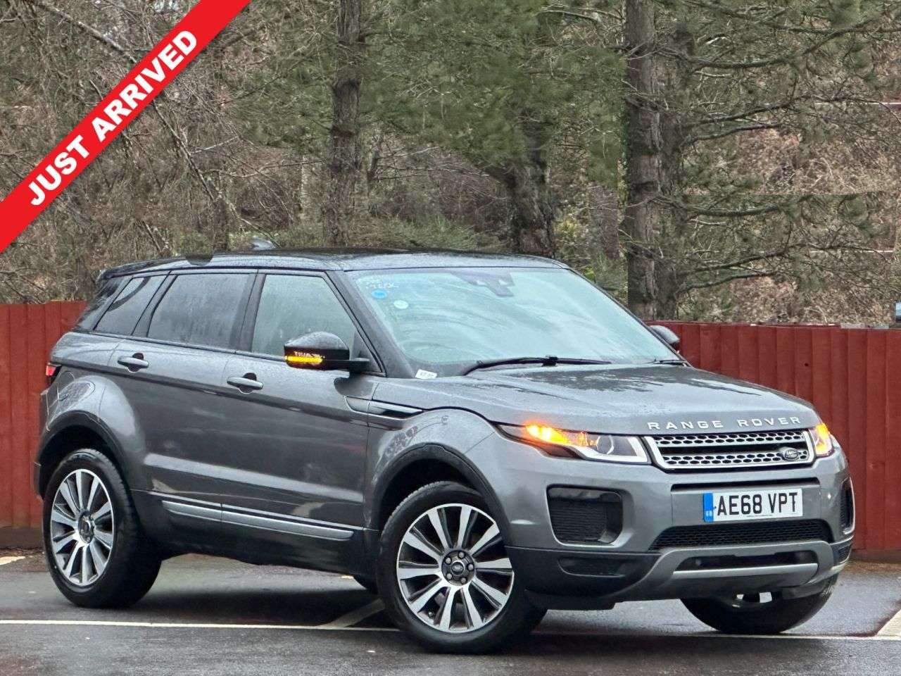 A 2018 LAND ROVER RANGE ROVER EVOQUE 2.0 eD4 SE SUV 5dr Diesel Manual FWD Euro 6 (s/s) (150 ps) A 2018 LAND ROVER RANGE ROVER EVOQUE 2.0 eD4 SE SUV 5dr Diesel Manual FWD Euro 6 (s/s) (150 ps)