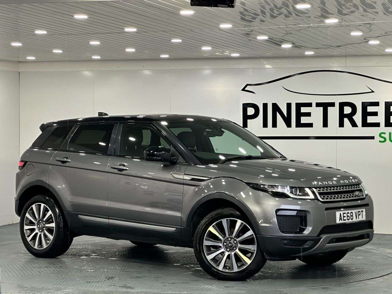 A 2018 LAND ROVER RANGE ROVER EVOQUE 2.0 eD4 SE SUV 5dr Diesel Manual FWD Euro 6 (s/s) (150 ps) A 2018 LAND ROVER RANGE ROVER EVOQUE 2.0 eD4 SE SUV 5dr Diesel Manual FWD Euro 6 (s/s) (150 ps)