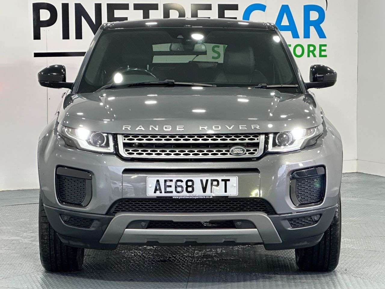 A 2018 LAND ROVER RANGE ROVER EVOQUE 2.0 eD4 SE SUV 5dr Diesel Manual FWD Euro 6 (s/s) (150 ps) A 2018 LAND ROVER RANGE ROVER EVOQUE 2.0 eD4 SE SUV 5dr Diesel Manual FWD Euro 6 (s/s) (150 ps)