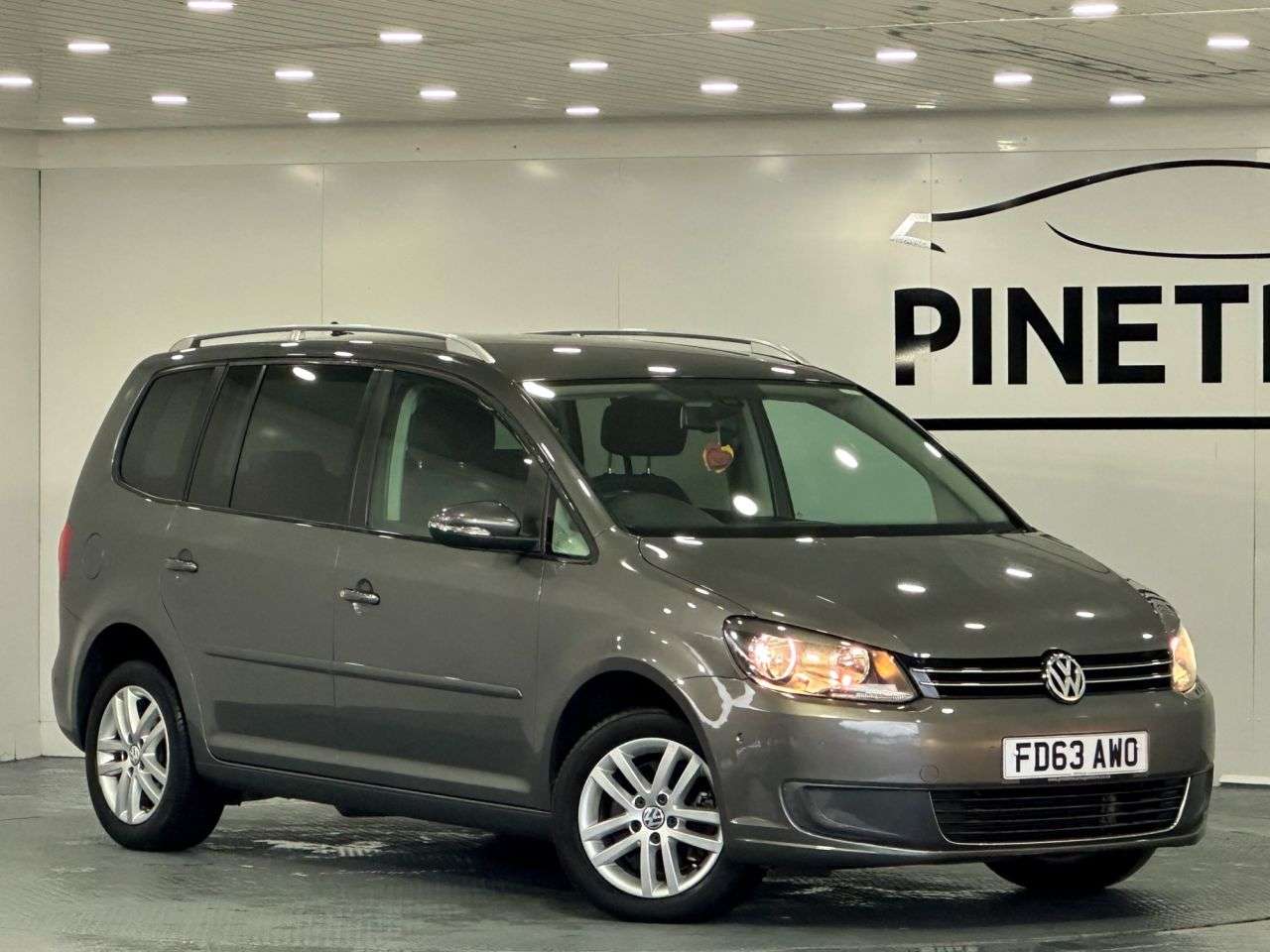 A 2013 VOLKSWAGEN TOURAN SE TDI BLUEMOTION TECHNOLOGY DSG A 2013 VOLKSWAGEN TOURAN SE TDI BLUEMOTION TECHNOLOGY DSG