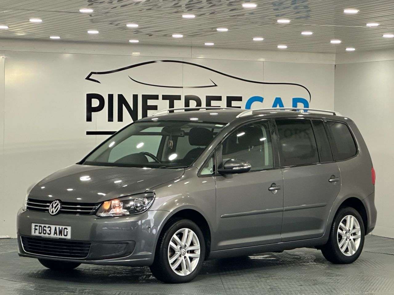 A 2013 VOLKSWAGEN TOURAN SE TDI BLUEMOTION TECHNOLOGY DSG A 2013 VOLKSWAGEN TOURAN SE TDI BLUEMOTION TECHNOLOGY DSG