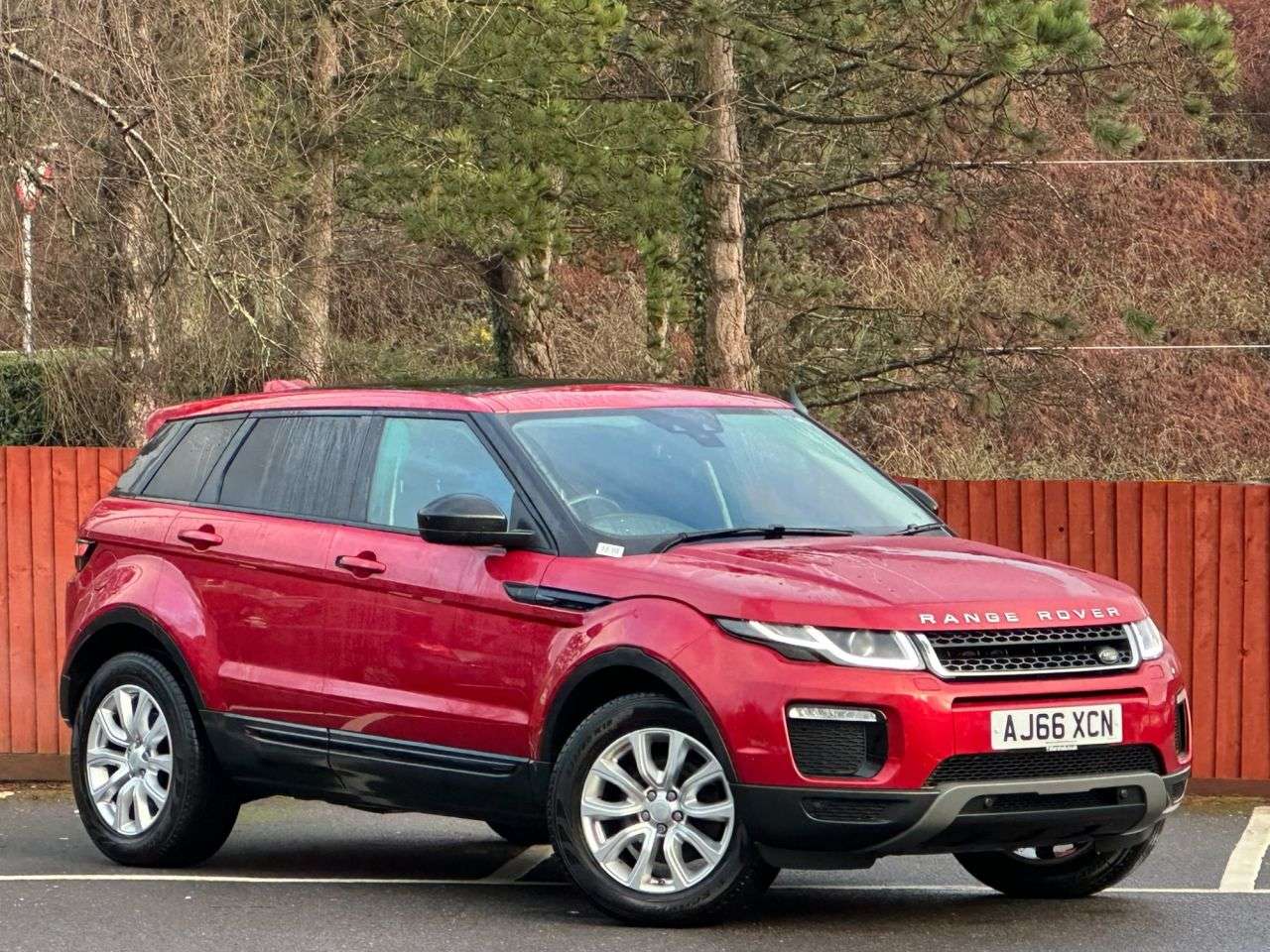 A 2016 LAND ROVER RANGE ROVER EVOQUE 2.0 TD4 SE Tech SUV 5dr Diesel Auto 4WD Euro 6 (s/s) (180 ps) A 2016 LAND ROVER RANGE ROVER EVOQUE 2.0 TD4 SE Tech SUV 5dr Diesel Auto 4WD Euro 6 (s/s) (180 ps)