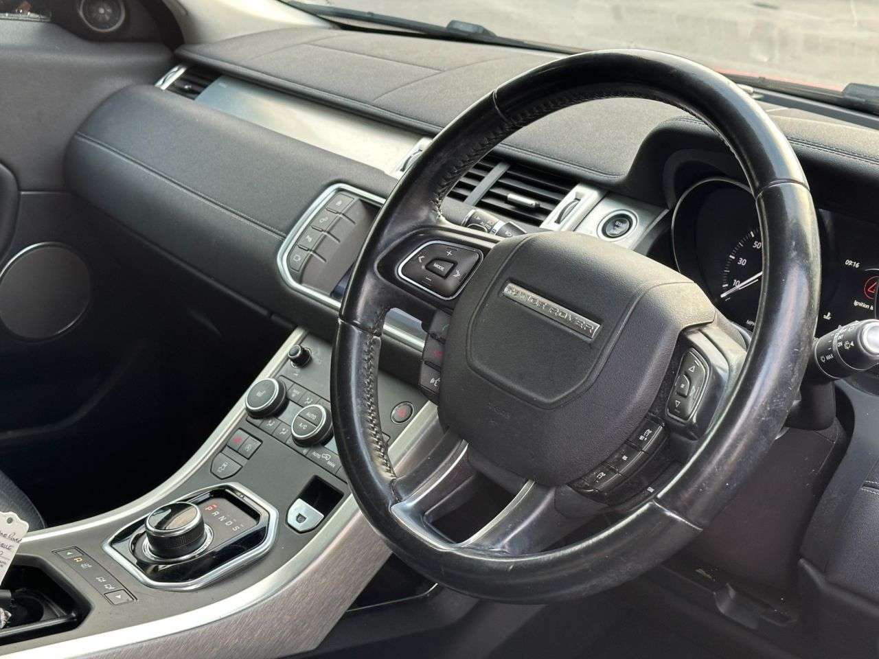 A 2016 LAND ROVER RANGE ROVER EVOQUE 2.0 TD4 SE Tech SUV 5dr Diesel Auto 4WD Euro 6 (s/s) (180 ps) A 2016 LAND ROVER RANGE ROVER EVOQUE 2.0 TD4 SE Tech SUV 5dr Diesel Auto 4WD Euro 6 (s/s) (180 ps)