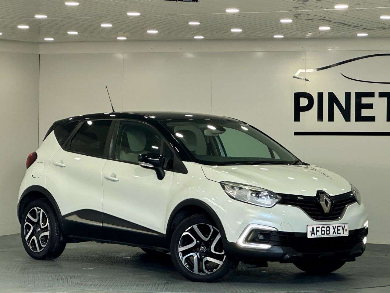 A 2018 RENAULT CAPTUR 0.9 TCe ENERGY Iconic SUV 5dr Petrol Manual Euro 6 (s/s) (90 ps) A 2018 RENAULT CAPTUR 0.9 TCe ENERGY Iconic SUV 5dr Petrol Manual Euro 6 (s/s) (90 ps)