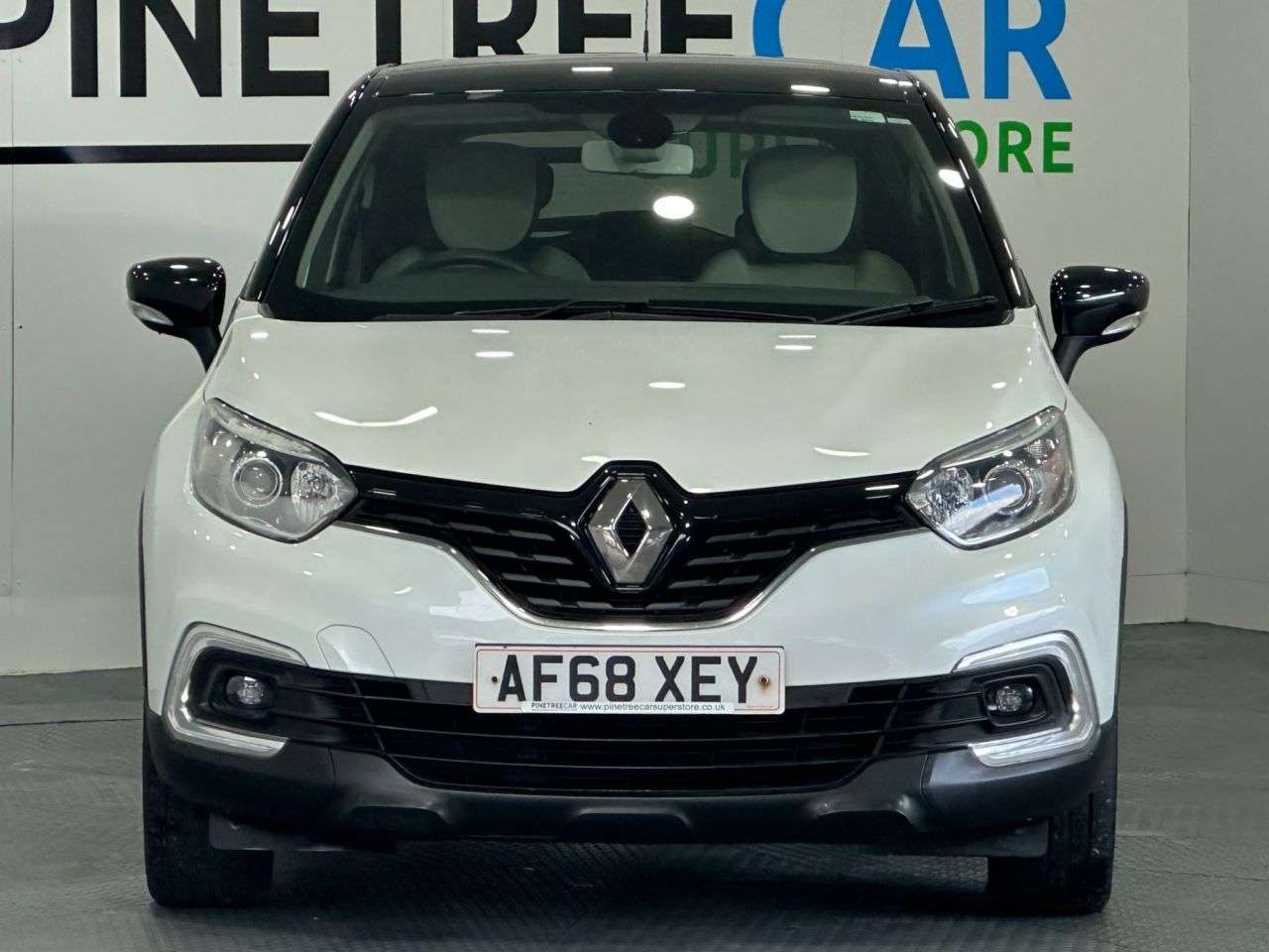 A 2018 RENAULT CAPTUR 0.9 TCe ENERGY Iconic SUV 5dr Petrol Manual Euro 6 (s/s) (90 ps) A 2018 RENAULT CAPTUR 0.9 TCe ENERGY Iconic SUV 5dr Petrol Manual Euro 6 (s/s) (90 ps)