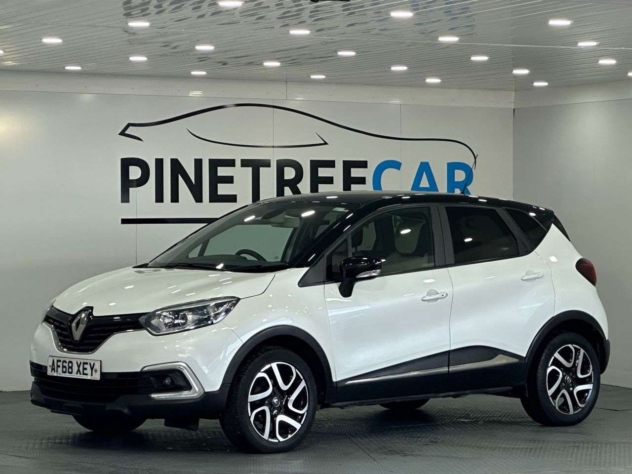 A 2018 RENAULT CAPTUR 0.9 TCe ENERGY Iconic SUV 5dr Petrol Manual Euro 6 (s/s) (90 ps) A 2018 RENAULT CAPTUR 0.9 TCe ENERGY Iconic SUV 5dr Petrol Manual Euro 6 (s/s) (90 ps)
