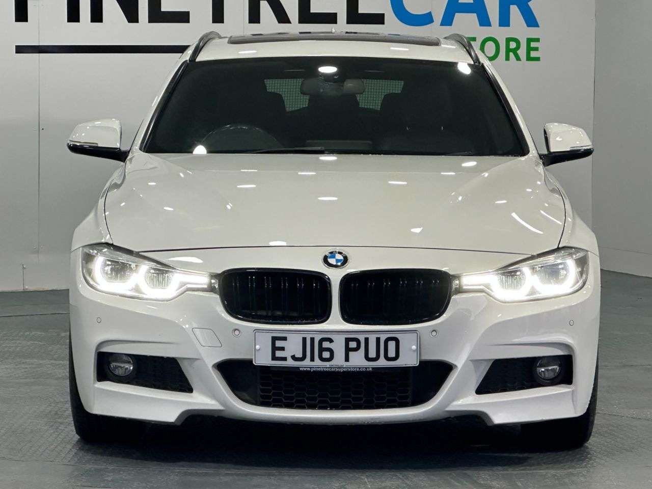 A 2016 BMW 3 SERIES 2.0 320i M Sport Touring 5dr Petrol Manual Euro 6 (s/s) (184 ps) A 2016 BMW 3 SERIES 2.0 320i M Sport Touring 5dr Petrol Manual Euro 6 (s/s) (184 ps)