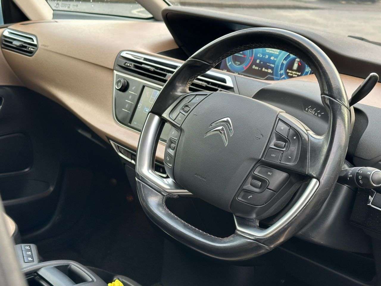 A 2015 CITROEN C4 PICASSO 1.6 e-HDi Exclusive+ MPV 5dr Diesel ETG6 Euro 5 (s/s) (115 ps) A 2015 CITROEN C4 PICASSO 1.6 e-HDi Exclusive+ MPV 5dr Diesel ETG6 Euro 5 (s/s) (115 ps)