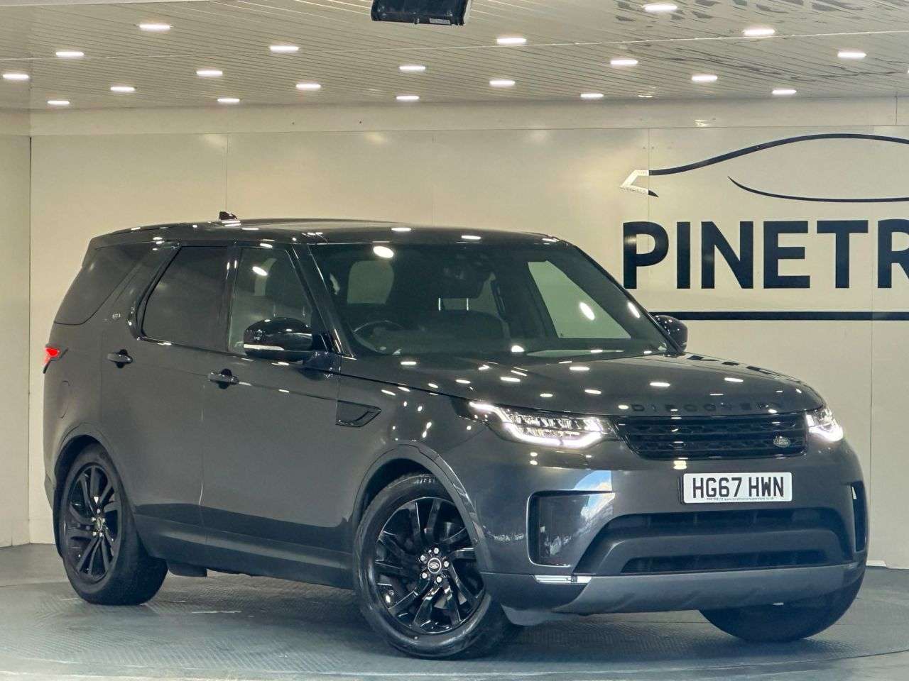 A 2017 LAND ROVER DISCOVERY 2.0 SD4 HSE SUV 5dr Diesel Auto 4WD Euro 6 (s/s) (240 ps) A 2017 LAND ROVER DISCOVERY 2.0 SD4 HSE SUV 5dr Diesel Auto 4WD Euro 6 (s/s) (240 ps)