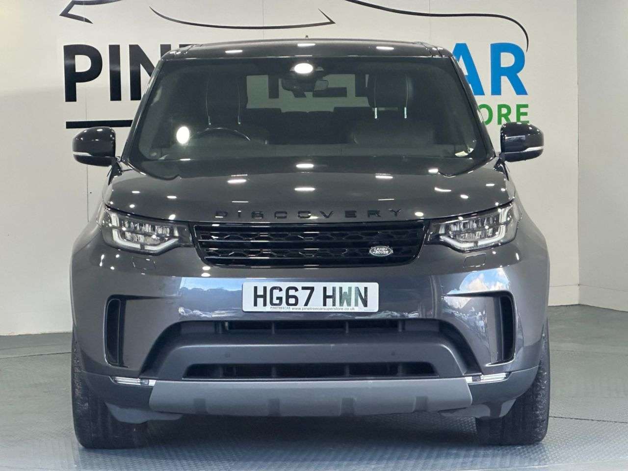 A 2017 LAND ROVER DISCOVERY 2.0 SD4 HSE SUV 5dr Diesel Auto 4WD Euro 6 (s/s) (240 ps) A 2017 LAND ROVER DISCOVERY 2.0 SD4 HSE SUV 5dr Diesel Auto 4WD Euro 6 (s/s) (240 ps)