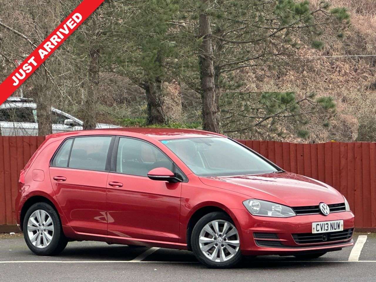 A 2013 VOLKSWAGEN GOLF 1.6 TDI BlueMotion Tech SE Hatchback 5dr Diesel Manual Euro 5 (s/s) (105 ps A 2013 VOLKSWAGEN GOLF 1.6 TDI BlueMotion Tech SE Hatchback 5dr Diesel Manual Euro 5 (s/s) (105 ps