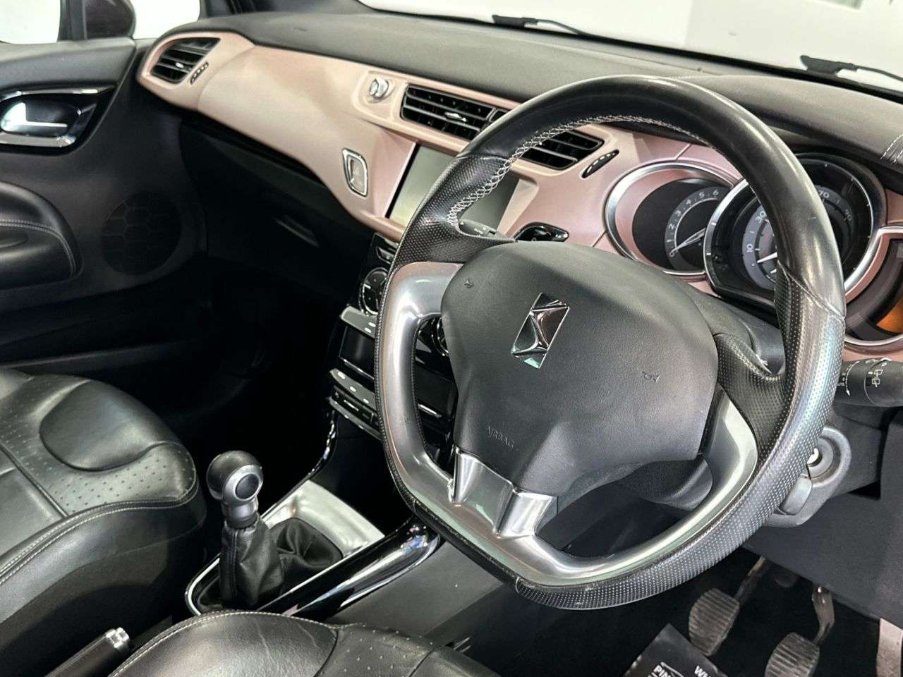 2017 DS AUTOMOBILES DS 3 2017 DS AUTOMOBILES DS 3
