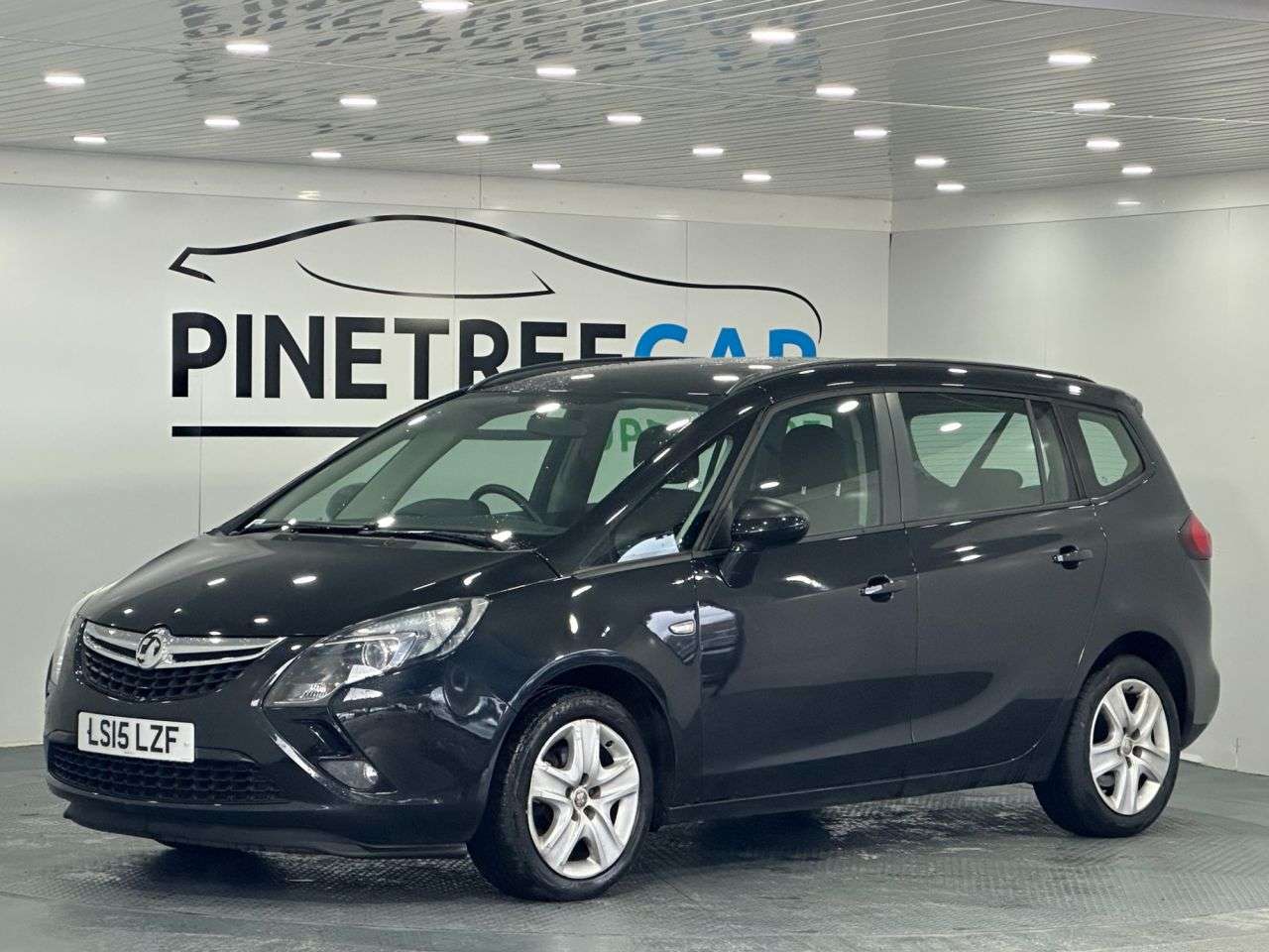 A 2015 VAUXHALL ZAFIRA TOURER 1.4i Turbo Exclusiv MPV 5dr Petrol Manual Euro 6 (140 ps) A 2015 VAUXHALL ZAFIRA TOURER 1.4i Turbo Exclusiv MPV 5dr Petrol Manual Euro 6 (140 ps)