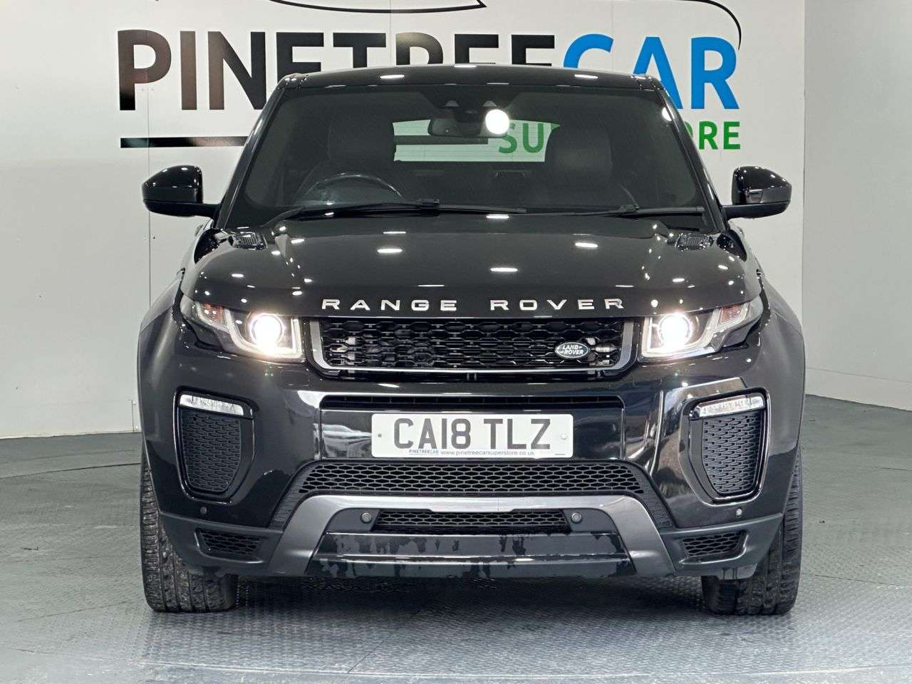 A 2018 LAND ROVER RANGE ROVER EVOQUE 2.0 TD4 HSE Dynamic SUV 5dr Diesel Auto 4WD Euro 6 (s/s) (180 ps) A 2018 LAND ROVER RANGE ROVER EVOQUE 2.0 TD4 HSE Dynamic SUV 5dr Diesel Auto 4WD Euro 6 (s/s) (180 ps)