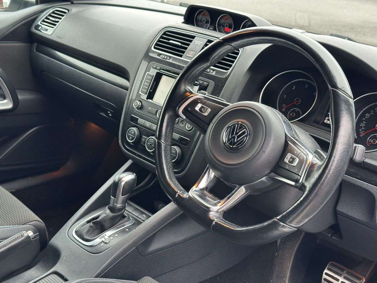 A 2015 VOLKSWAGEN SCIROCCO 2.0 TDI BlueMotion Tech GT Hatchback 3dr Diesel DSG Euro 6 (s/s) (184 ps) A 2015 VOLKSWAGEN SCIROCCO 2.0 TDI BlueMotion Tech GT Hatchback 3dr Diesel DSG Euro 6 (s/s) (184 ps)