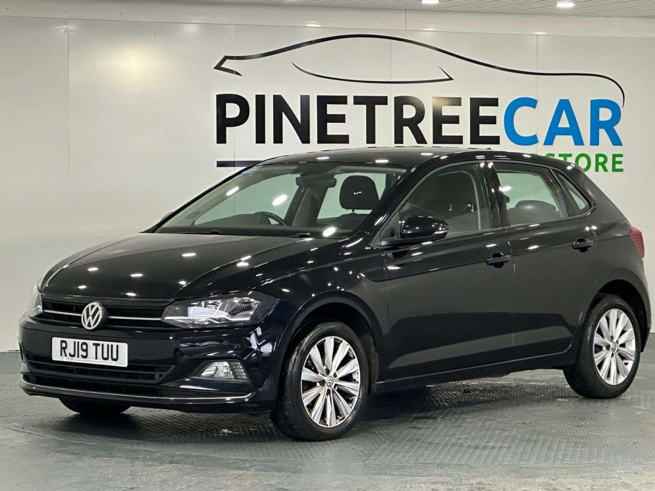 A 2019 VOLKSWAGEN POLO 1.6 TDI SEL Hatchback 5dr Diesel Manual Euro 6 (s/s) (95 ps) A 2019 VOLKSWAGEN POLO 1.6 TDI SEL Hatchback 5dr Diesel Manual Euro 6 (s/s) (95 ps)