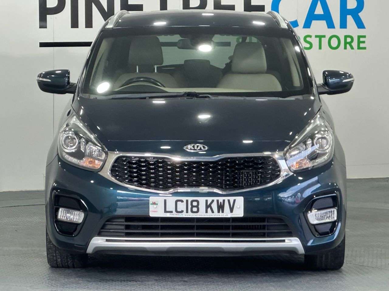A 2018 KIA CARENS 1.7 CRDi 3 MPV 5dr Diesel Manual Euro 6 (s/s) (139 bhp) A 2018 KIA CARENS 1.7 CRDi 3 MPV 5dr Diesel Manual Euro 6 (s/s) (139 bhp)