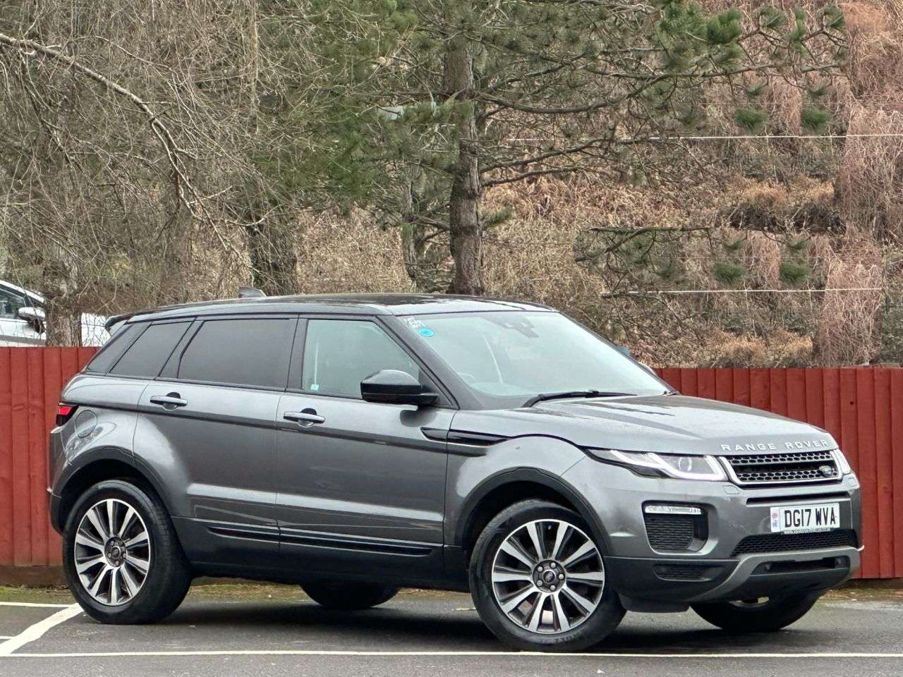 A 2017 LAND ROVER RANGE ROVER EVOQUE 2.0 TD4 SE Tech SUV 5dr Diesel Manual 4WD Euro 6 (s/s) (180 ps) A 2017 LAND ROVER RANGE ROVER EVOQUE 2.0 TD4 SE Tech SUV 5dr Diesel Manual 4WD Euro 6 (s/s) (180 ps)