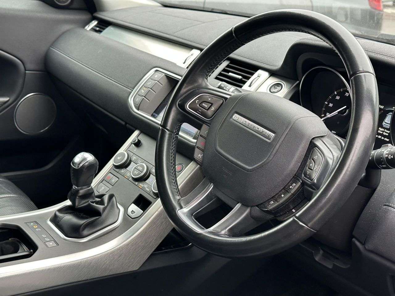 A 2017 LAND ROVER RANGE ROVER EVOQUE 2.0 TD4 SE Tech SUV 5dr Diesel Manual 4WD Euro 6 (s/s) (180 ps) A 2017 LAND ROVER RANGE ROVER EVOQUE 2.0 TD4 SE Tech SUV 5dr Diesel Manual 4WD Euro 6 (s/s) (180 ps)