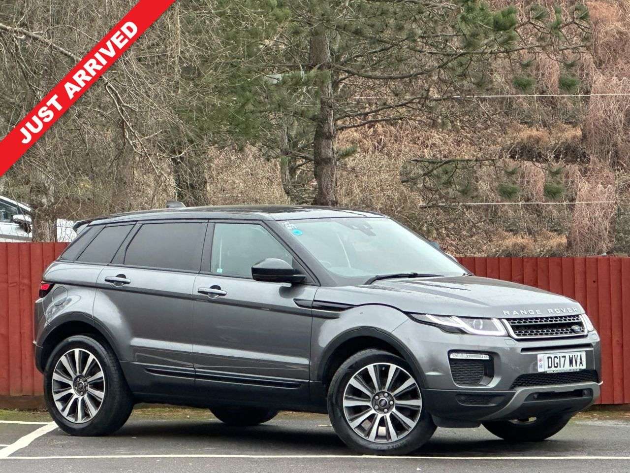 A 2017 LAND ROVER RANGE ROVER EVOQUE 2.0 TD4 SE Tech SUV 5dr Diesel Manual 4WD Euro 6 (s/s) (180 ps) A 2017 LAND ROVER RANGE ROVER EVOQUE 2.0 TD4 SE Tech SUV 5dr Diesel Manual 4WD Euro 6 (s/s) (180 ps)