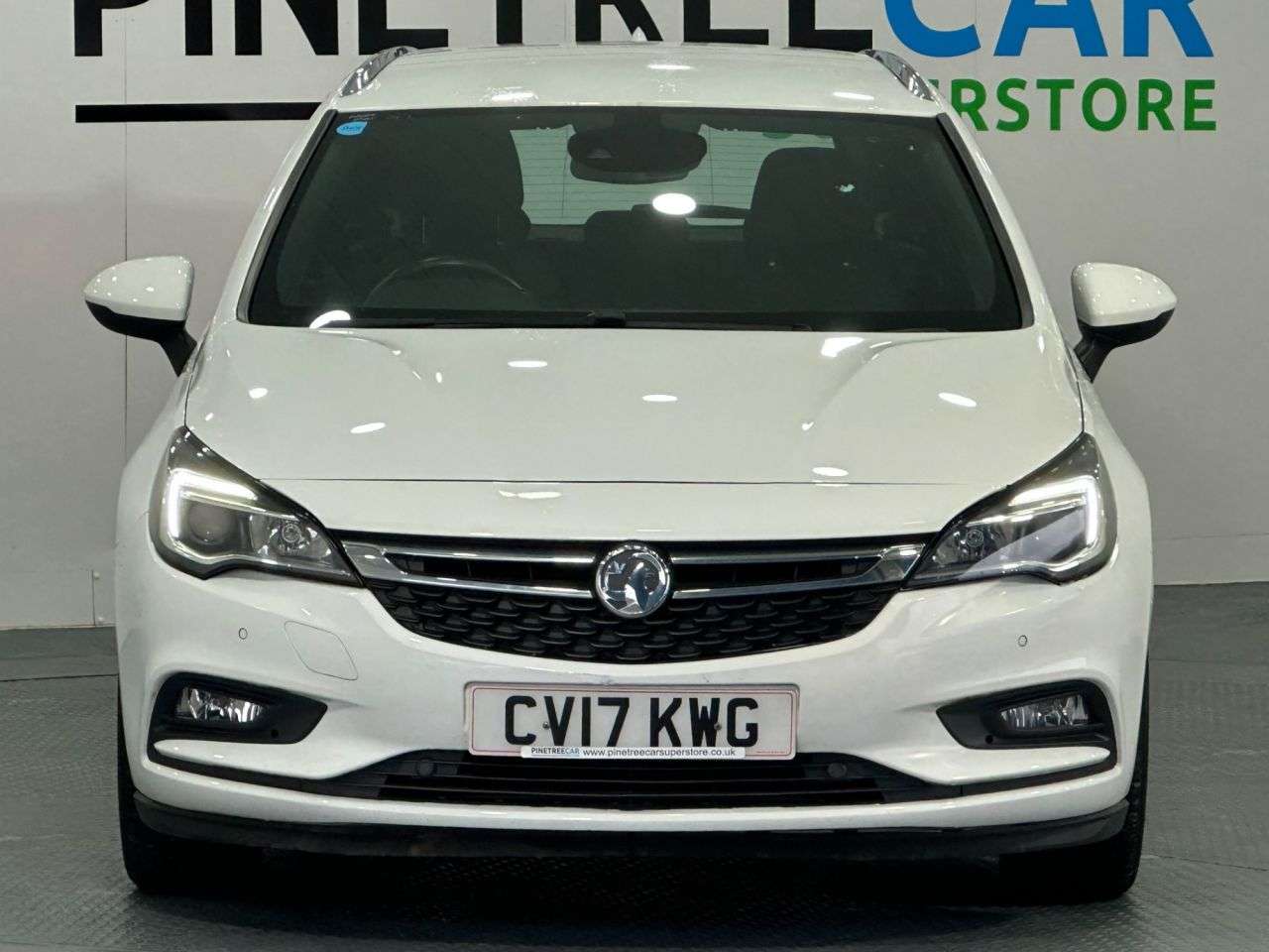 A 2017 VAUXHALL ASTRA 1.6 CDTi SRi Nav Sports Tourer 5dr Diesel Manual Euro 6 (110 ps) A 2017 VAUXHALL ASTRA 1.6 CDTi SRi Nav Sports Tourer 5dr Diesel Manual Euro 6 (110 ps)