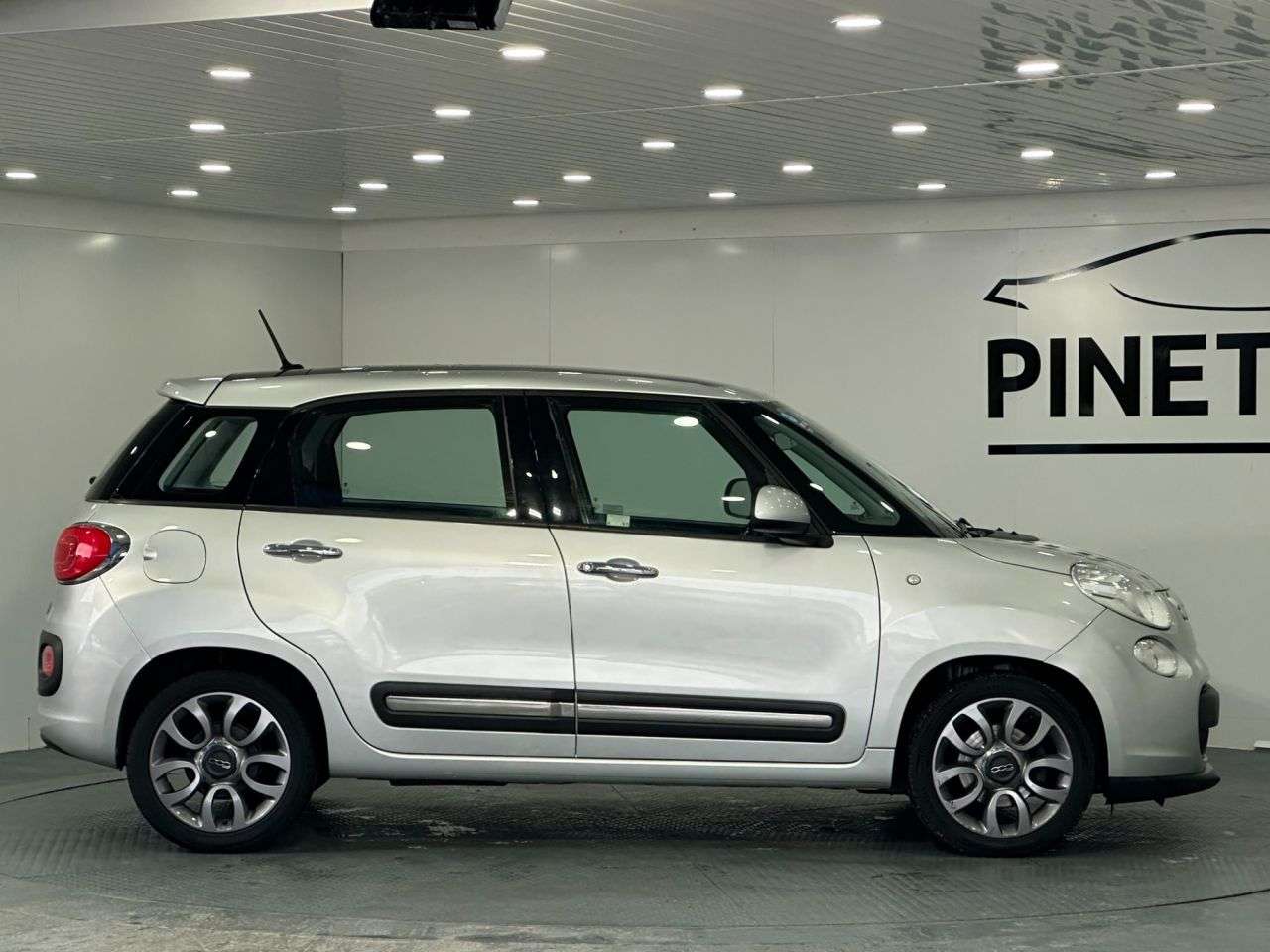 2017 FIAT 500L 2017 FIAT 500L