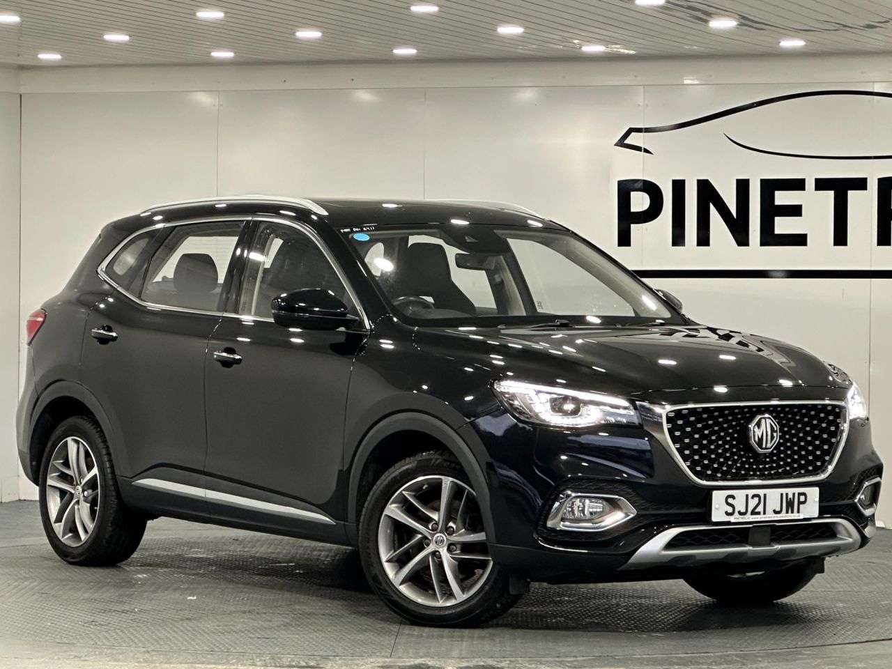 A 2021 MG MG HS 1.5 T-GDI Exclusive SUV 5dr Petrol Manual Euro 6 (s/s) (162 ps) A 2021 MG MG HS 1.5 T-GDI Exclusive SUV 5dr Petrol Manual Euro 6 (s/s) (162 ps)