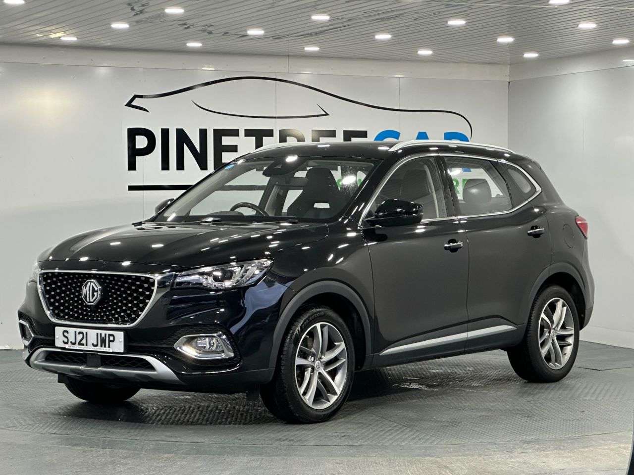 A 2021 MG MG HS 1.5 T-GDI Exclusive SUV 5dr Petrol Manual Euro 6 (s/s) (162 ps) A 2021 MG MG HS 1.5 T-GDI Exclusive SUV 5dr Petrol Manual Euro 6 (s/s) (162 ps)