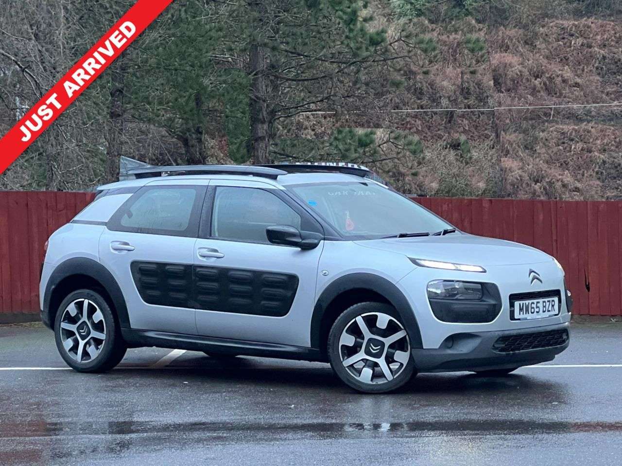 A 2015 CITROEN C4 CACTUS 1.2 PureTech Feel Hatchback 5dr Petrol Manual Euro 6 (s/s) (110 ps) A 2015 CITROEN C4 CACTUS 1.2 PureTech Feel Hatchback 5dr Petrol Manual Euro 6 (s/s) (110 ps)