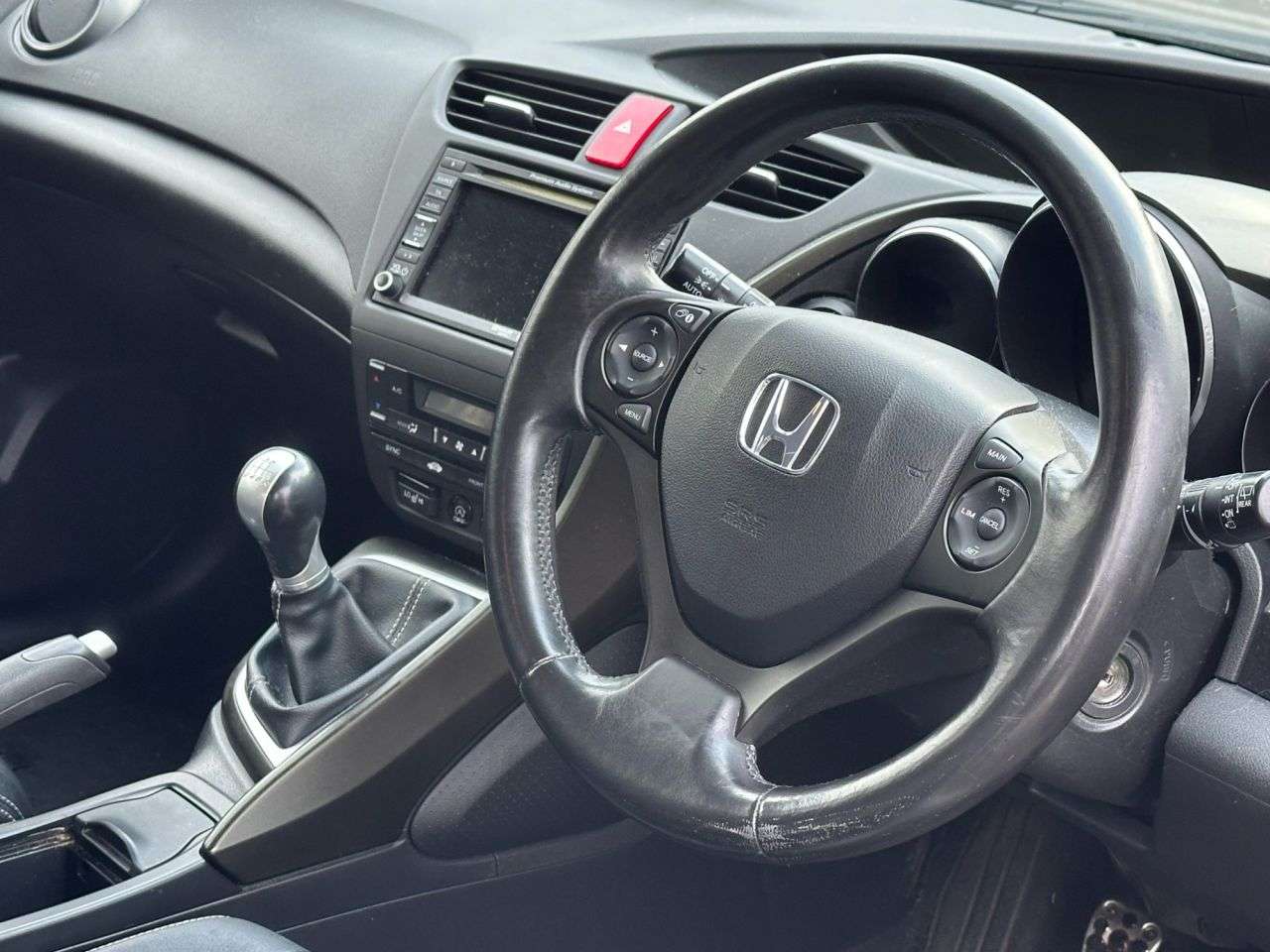 A 2013 HONDA CIVIC 1.6 i-DTEC EX Hatchback 5dr Diesel Manual Euro 5 (s/s) (120 ps) A 2013 HONDA CIVIC 1.6 i-DTEC EX Hatchback 5dr Diesel Manual Euro 5 (s/s) (120 ps)