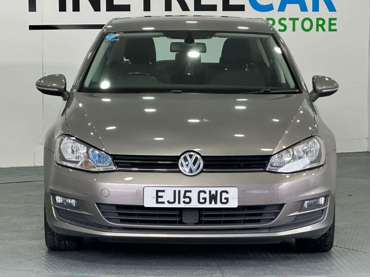 A 2015 VOLKSWAGEN GOLF 1.6 TDI BlueMotion Tech Match Hatchback 5dr Diesel DSG Euro 5 (s/s) (105 ps A 2015 VOLKSWAGEN GOLF 1.6 TDI BlueMotion Tech Match Hatchback 5dr Diesel DSG Euro 5 (s/s) (105 ps