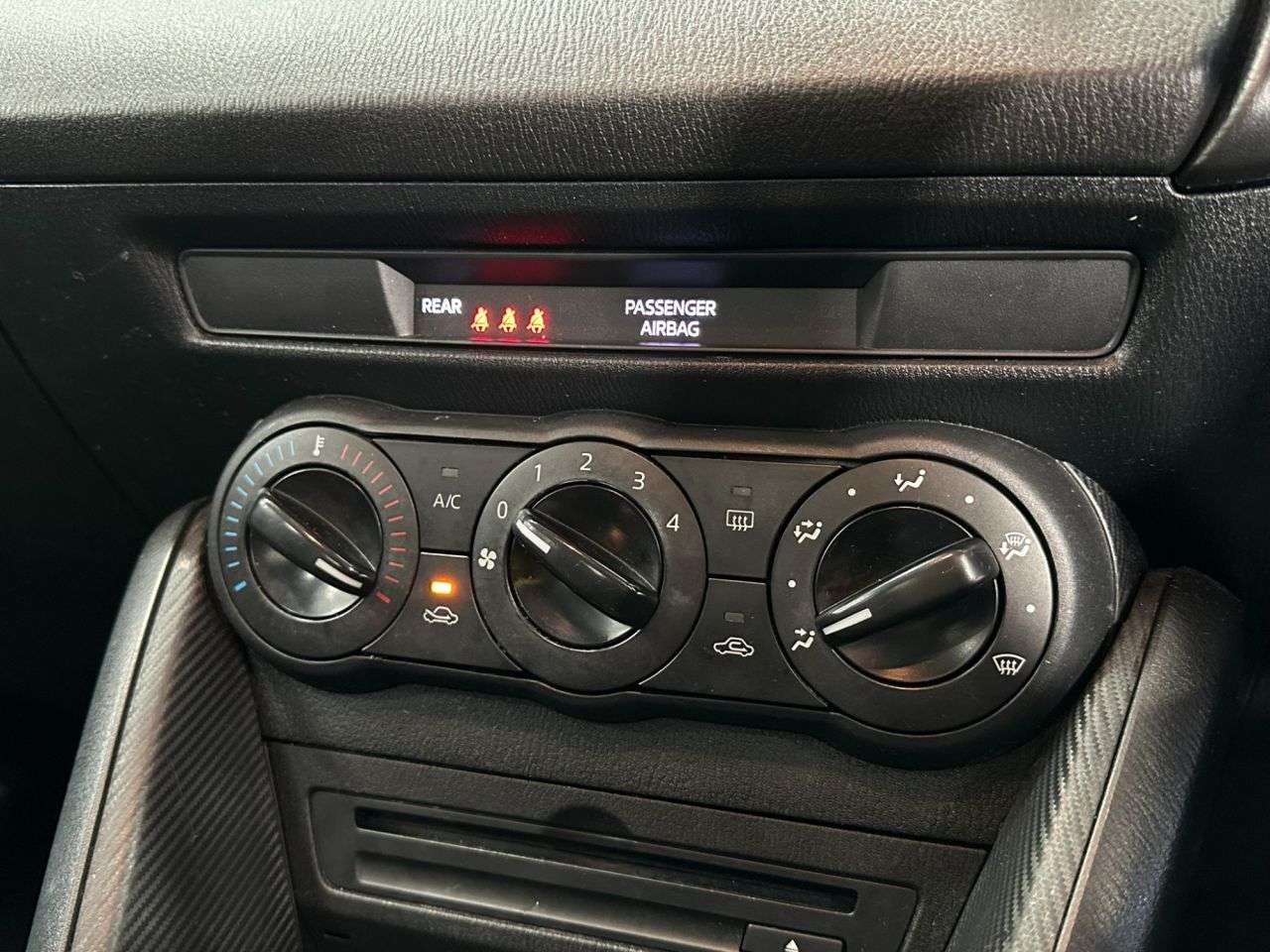 2015 MAZDA MAZDA2 2015 MAZDA MAZDA2