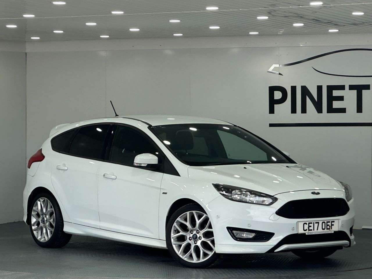 A 2017 FORD FOCUS 1.0T EcoBoost ST-Line Hatchback 5dr Petrol Manual Euro 6 (s/s) (125 ps) A 2017 FORD FOCUS 1.0T EcoBoost ST-Line Hatchback 5dr Petrol Manual Euro 6 (s/s) (125 ps)